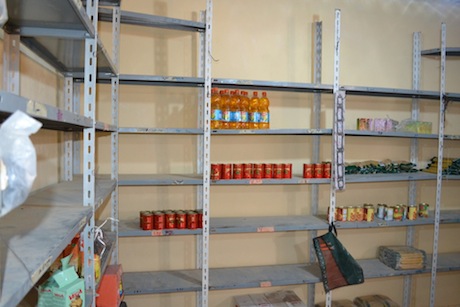 Empty shelves in the shop (Photo: Maryline Dumas)