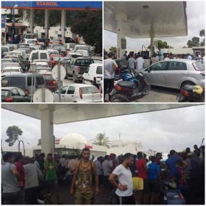 Tunisians queueing at petrol stations near the Libyan border region caused by the border closure(Photos: Fuel & Gas Crisis Committee).