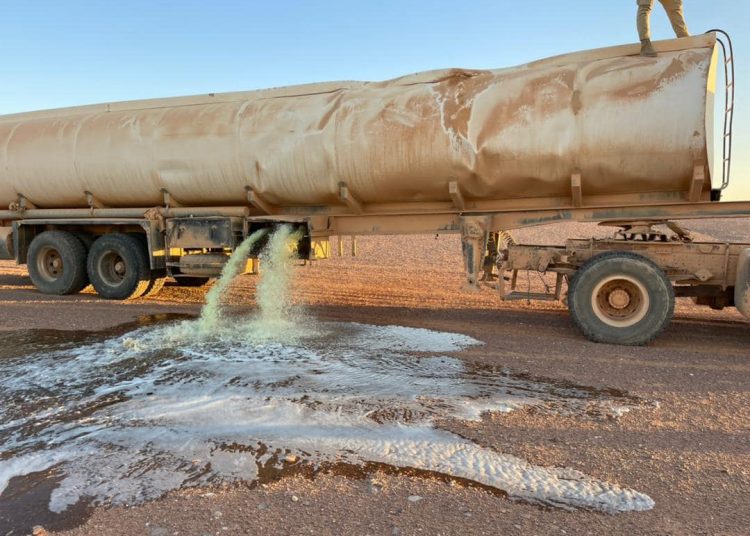 Libyan Army’s 444th Combat Brigade arrests fuel smugglers and seizes fuel trucks