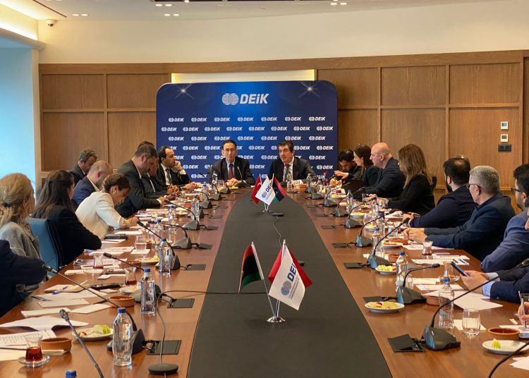 Economy Minister Hwej meets Turkish companies and DEIK head in Istanbul